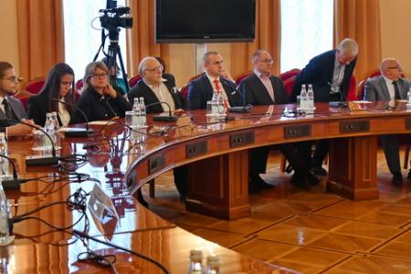 Россия сегодня и завтра: стратегии развития и модели будущего. Круглый стол фракции КПРФ в Государственной Думе