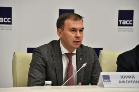 Санкт-Петербург. Г.А. Зюганов возложил цветы к памятнику В.И. Ленину на территории Смольного Института