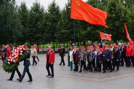 Поклон победителям