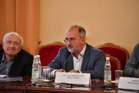 Россия сегодня и завтра: стратегии развития и модели будущего. Круглый стол фракции КПРФ в Государственной Думе