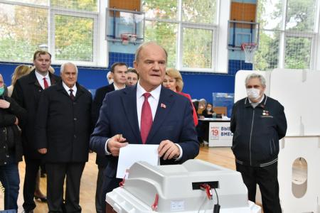Г.А. Зюганов проголосовал на выборах депутатов Государственной Думы