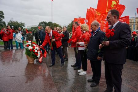 Поклон победителям