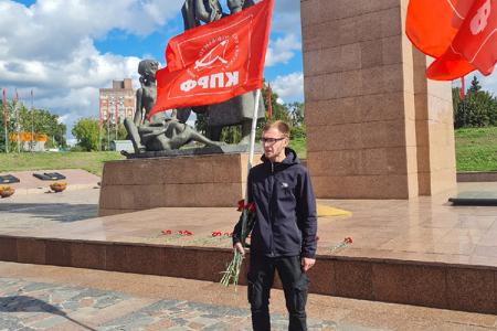 Коммунисты города Иваново возложили цветы в день окончания 2-й мировой войны