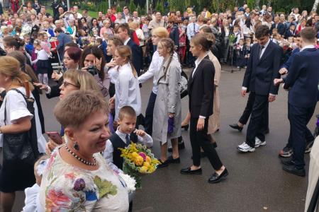 Лидер КПРФ Геннадий Зюганов поздравил учеников гимназии имени Подольских курсантов с Днем знаний