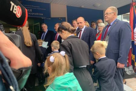 Лидер КПРФ Геннадий Зюганов поздравил учеников гимназии имени Подольских курсантов с Днем знаний