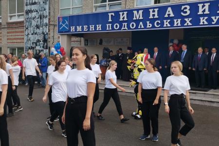 Лидер КПРФ Геннадий Зюганов поздравил учеников гимназии имени Подольских курсантов с Днем знаний