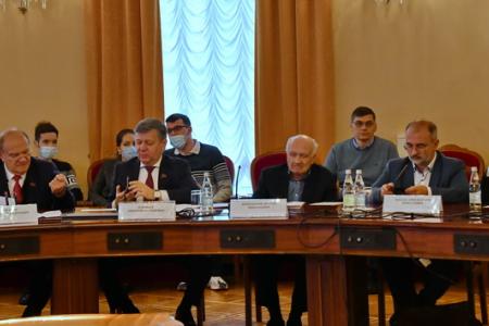 Россия сегодня и завтра: стратегии развития и модели будущего. Круглый стол фракции КПРФ в Государственной Думе