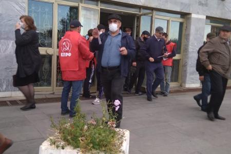 Республика Дагестан. В Кизляре комсомольцы провели агитационную работу на заводе КЭМЗ