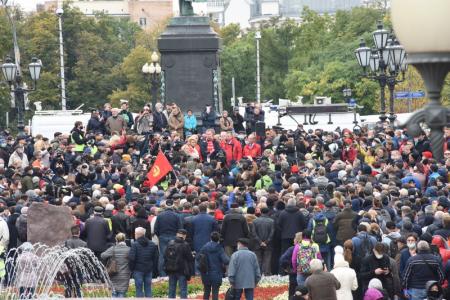 В Москве прошла встреча депутатов-коммунистов с избирателями