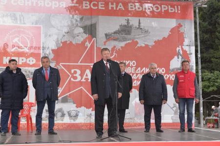 В главном сквере Новосибирска прошла встреча с кандидатами в депутаты Госдумы от КПРФ
