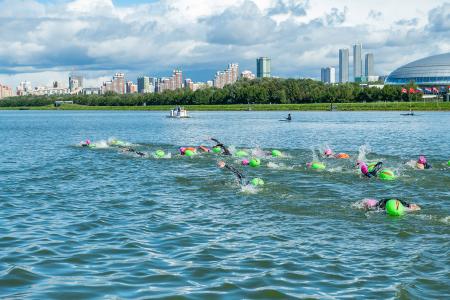 Спортклуб КПРФ провел заплыв на гребном канале «Москва»