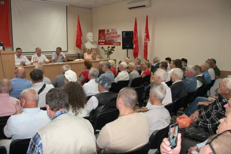В Симферополе состоялась встреча Павла Грудинина и кандидатов-коммунистов с избирателями