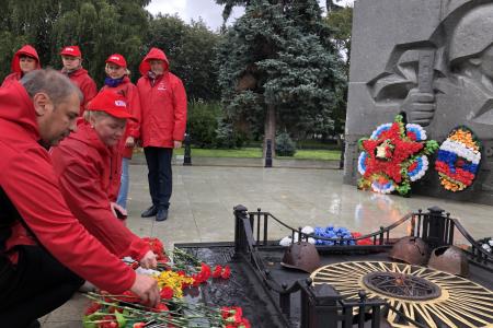 Ярославские коммунисты почтили память павших во Второй Мировой войне