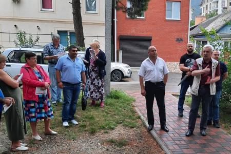 Краснодарский край. Коммунист-депутат Госдумы Н.И. Осадчий провел встречи в Геленджике