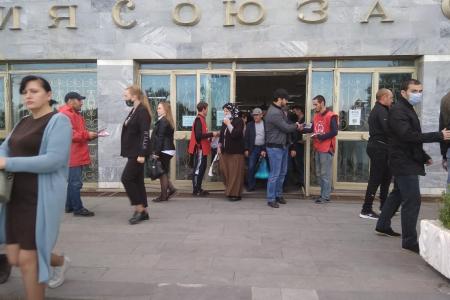 Республика Дагестан. В Кизляре комсомольцы провели агитационную работу на заводе КЭМЗ