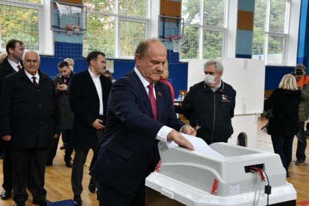 Г.А. Зюганов проголосовал на выборах депутатов Государственной Думы