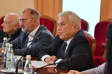 Россия сегодня и завтра: стратегии развития и модели будущего. Круглый стол фракции КПРФ в Государственной Думе