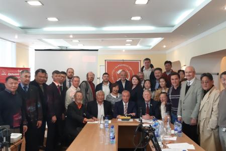 Лидер иркутских коммунистов Сергей Левченко провел встречу с партийным активом города Якутска