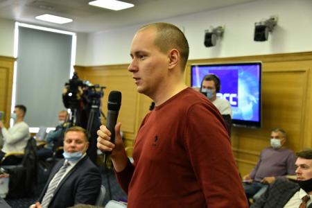 Санкт-Петербург. Г.А. Зюганов возложил цветы к памятнику В.И. Ленину на территории Смольного Института