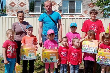 Нижний Новгород. В День знаний первоклассники получили подарки от «Надежды России»