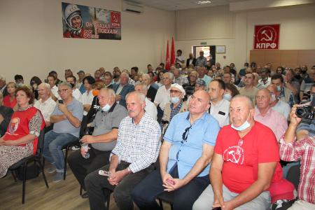 В Симферополе состоялась встреча Павла Грудинина и кандидатов-коммунистов с избирателями