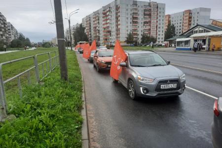 В Великом Новгороде в рамках Всероссийской акции протеста "За КПРФ - вместе победим" состоялся автопробег