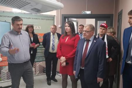 Московская область. Депутат-коммунист Александр Наумов поздравил работников «Серпрегионгаза» с профессиональным праздником