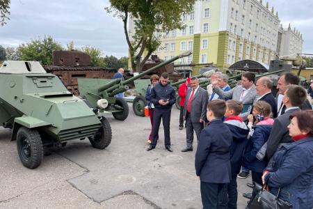 Московская область. Начался визит Г.А. Зюганова в Музей техники Вадима Задорожного