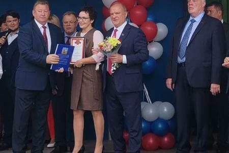 Лидер КПРФ Геннадий Зюганов поздравил учеников гимназии имени Подольских курсантов с Днем знаний