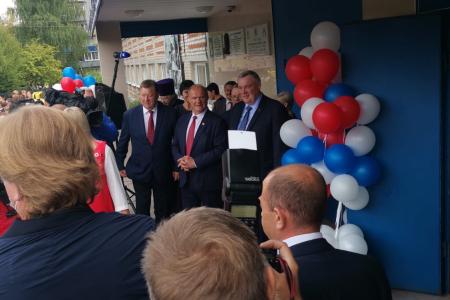 Лидер КПРФ Геннадий Зюганов поздравил учеников гимназии имени Подольских курсантов с Днем знаний