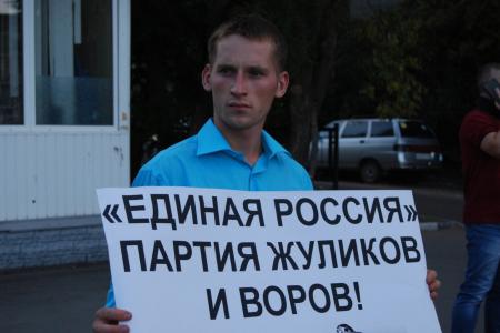 КПРФ провела серию протестных пикетов в Саратове