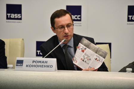 Санкт-Петербург. Г.А. Зюганов возложил цветы к памятнику В.И. Ленину на территории Смольного Института
