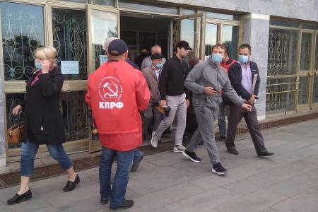 Республика Дагестан. В Кизляре комсомольцы провели агитационную работу на заводе КЭМЗ