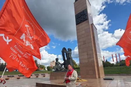 Коммунисты города Иваново возложили цветы в день окончания 2-й мировой войны