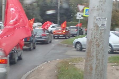 В Великом Новгороде в рамках Всероссийской акции протеста "За КПРФ - вместе победим" состоялся автопробег