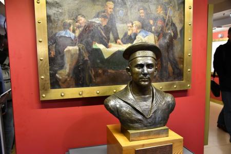 Санкт-Петербург. Г.А. Зюганов возложил цветы к памятнику В.И. Ленину на территории Смольного Института
