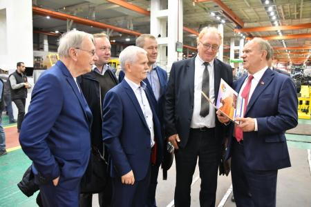 Г.А. Зюганов посетил Кировский завод в Санкт-Петербурге
