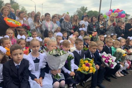 Лидер КПРФ Геннадий Зюганов поздравил учеников гимназии имени Подольских курсантов с Днем знаний