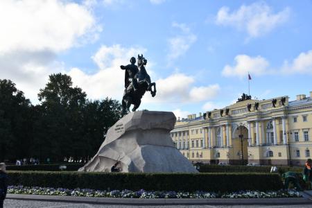 Санкт-Петербург. Г.А. Зюганов возложил цветы к памятнику В.И. Ленину на территории Смольного Института