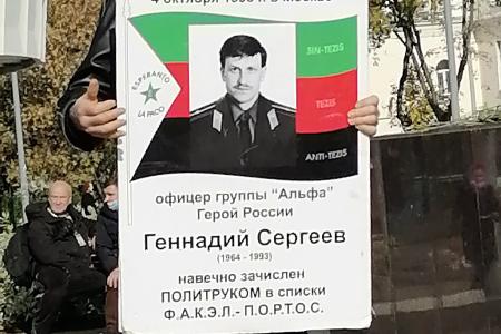 Москва. Пепел павших на тех баррикадах пусть всегда в нашем сердце стучит!