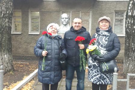 Подмосковные коммунисты отметили день ВЛКСМ: «В бой нас водил Корчагин, в космос Гагарин вёл»