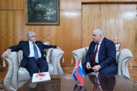 Состоялась рабочая встреча Казбека Тайсаева с Послом Республики Куба Хулио Антонио Гармендия Пеньи
