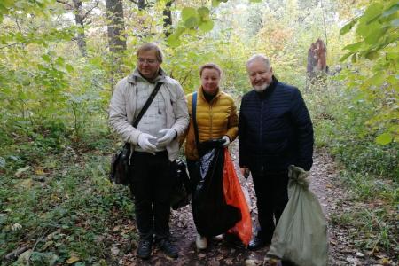 Москва. Сергей Обухов принял участие в экологической акции «Сделаем!» в Измайловском лесу
