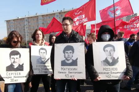 Москва. Пепел павших на тех баррикадах пусть всегда в нашем сердце стучит!
