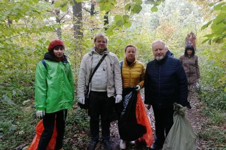 Москва. Сергей Обухов принял участие в экологической акции «Сделаем!» в Измайловском лесу