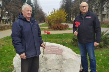 Подмосковные коммунисты отметили день ВЛКСМ: «В бой нас водил Корчагин, в космос Гагарин вёл»