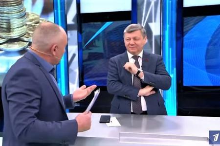 Дмитрий Новиков на Первом канале: Когда гасят Вечный огонь, за спиной у президента такой страны маячит мурло фашизма