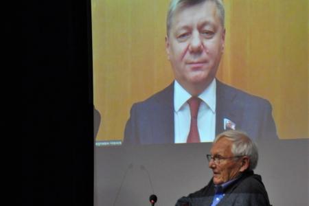 Дмитрий Новиков приветствовал участников встречи в Париже в честь Мориса Тореза