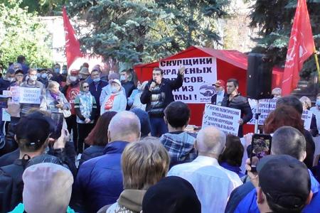 В Саратове состоялась встреча горожан с лидерами саратовских коммунистов