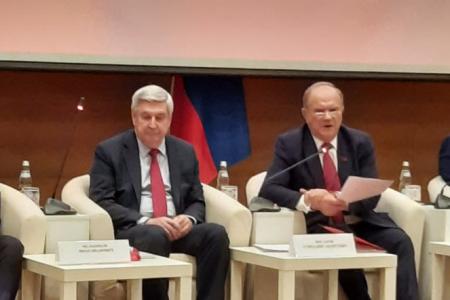 Ольга Алимова: "Жаль, что власть сама толкает Россию в пропасть"